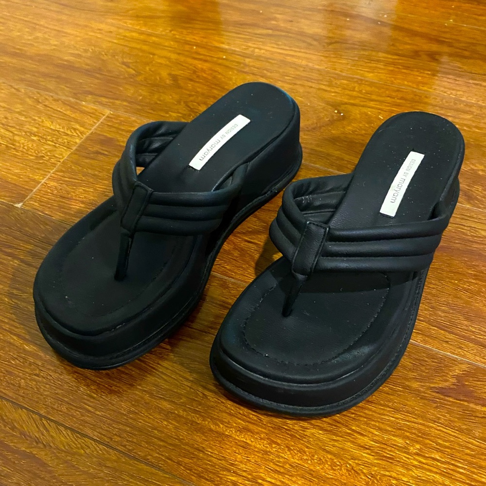 Capri black platform sandals / thongs by Maryam